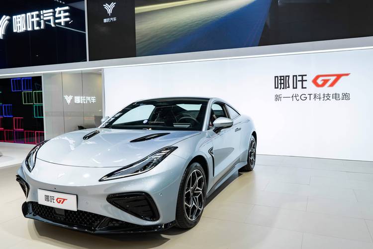 深圳福田区财华缘企业管理咨询哪吒汽车在智能汽车领域的表现，领途汽车在新能源汽车市场中的影响力